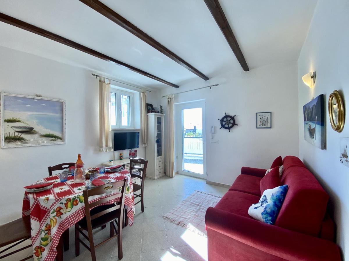 Holidaycasa Mike - Con Terrazzo Vista Mare Sperlonga Exterior photo