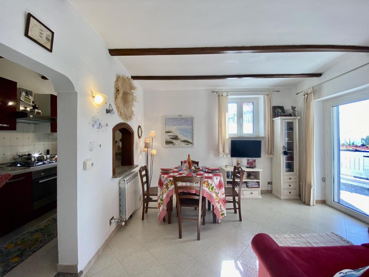 Holidaycasa Mike - Con Terrazzo Vista Mare Sperlonga Exterior photo